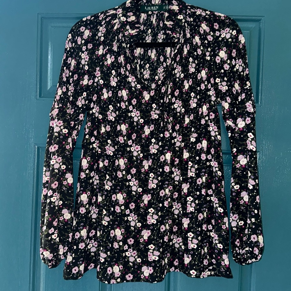 Beautiful Lauren flowy blouse Small
